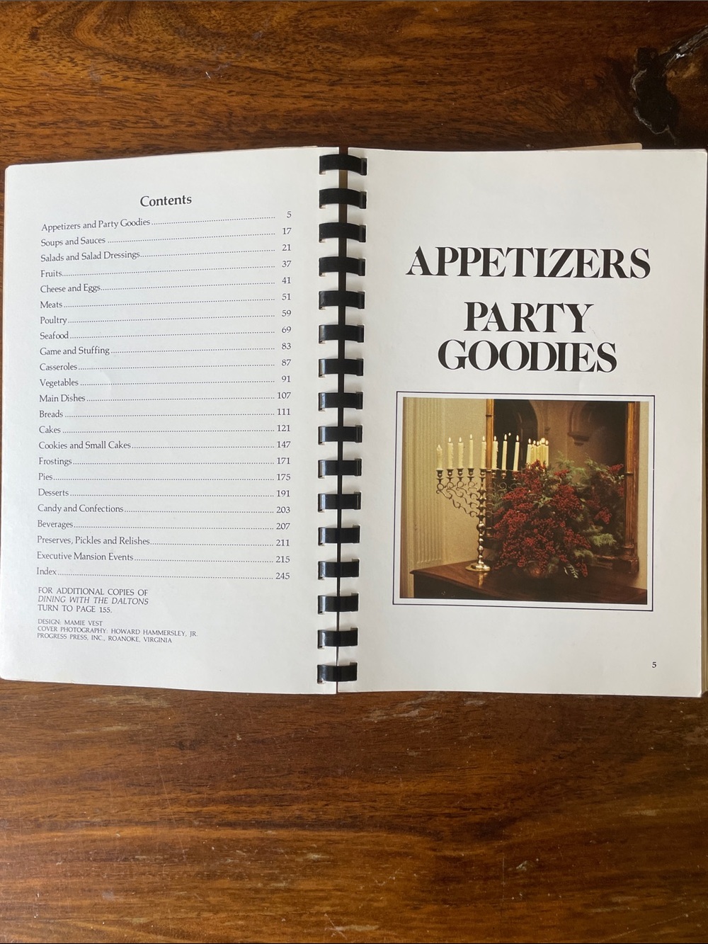 Dining With The Daltons Vintage Cookbook - Black Cover - Picture 10 of 13